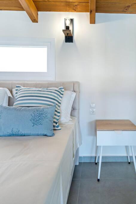 Sofia Suite, A Seafront Hideaway ! Pánormos Esterno foto