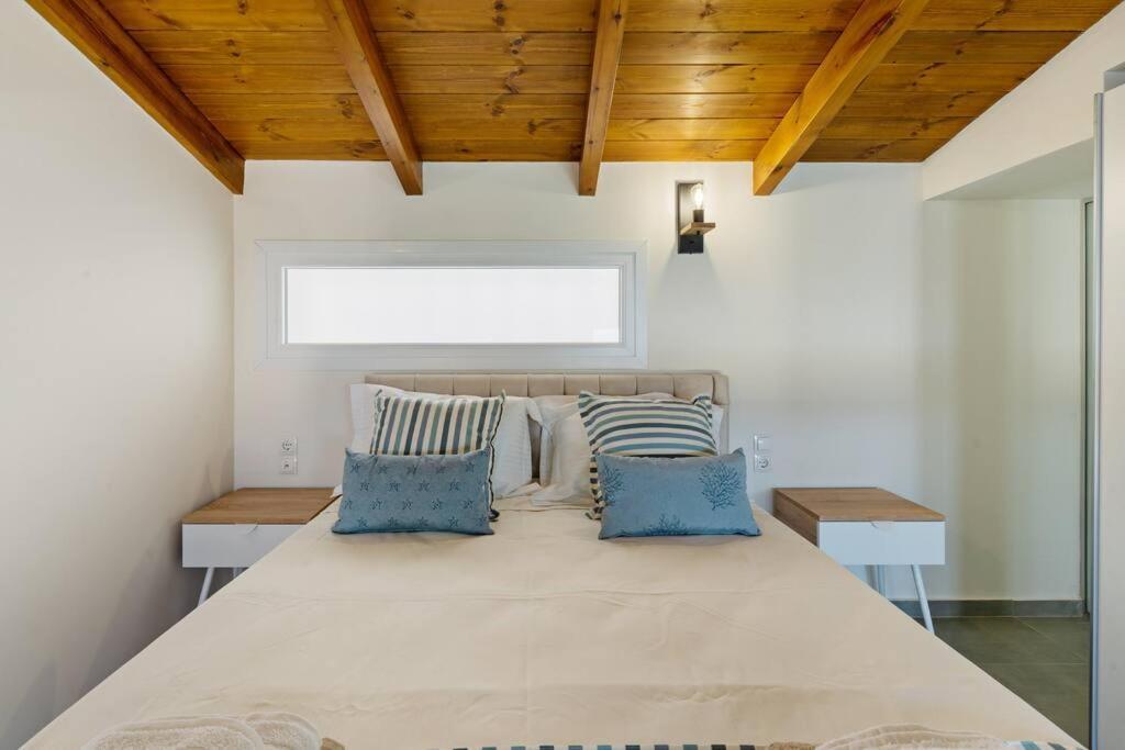 Sofia Suite, A Seafront Hideaway ! Pánormos Esterno foto